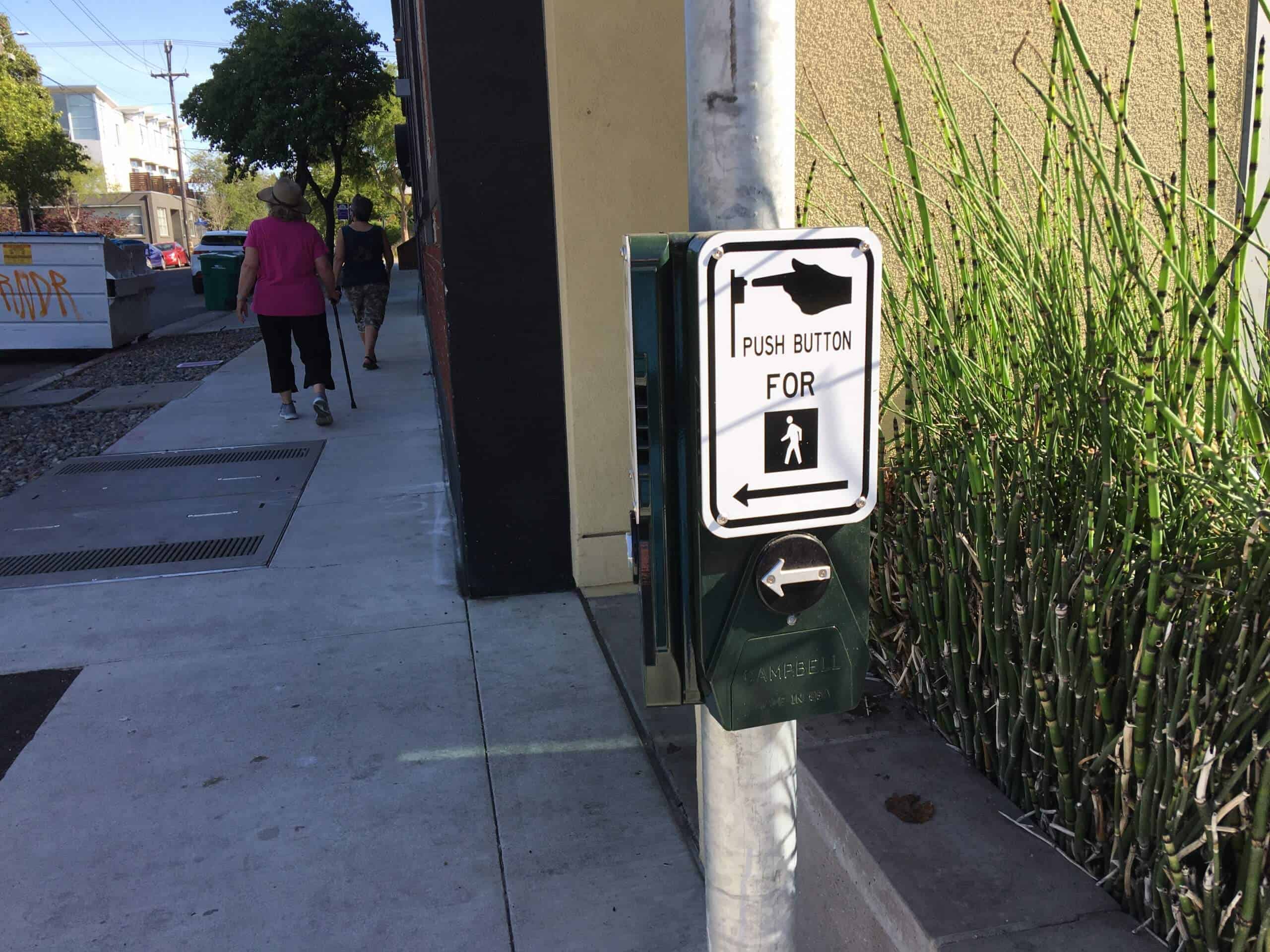 Ban beg buttons