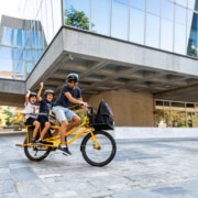 e-bike father with kids