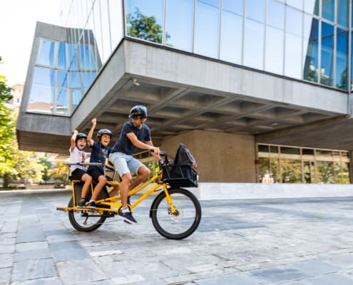 e-bike father with kids